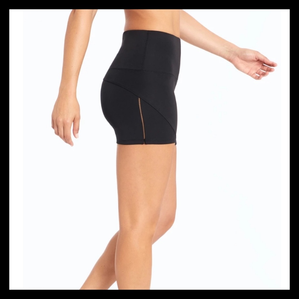 Marika Lexis Hottie Short